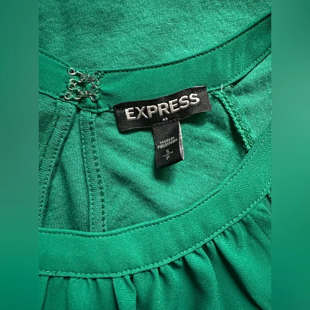 Express tank top. - Picture 3 of 4